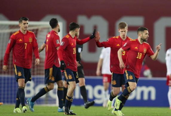 西班牙最近两届欧洲杯成绩如何