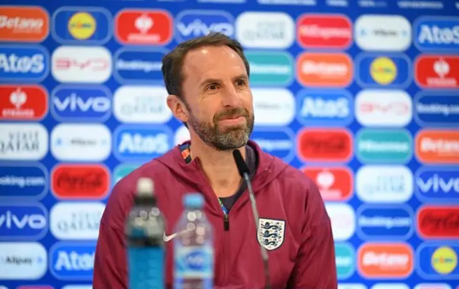 索斯盖特谈英格兰队欧洲杯小组赛首轮球员状态与战术调整