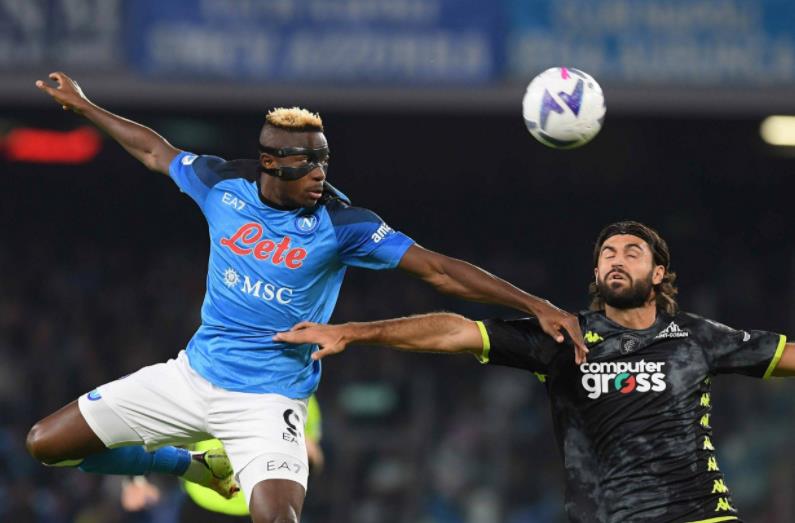 欧冠烽火中，那不勒斯的挣扎与突围困局