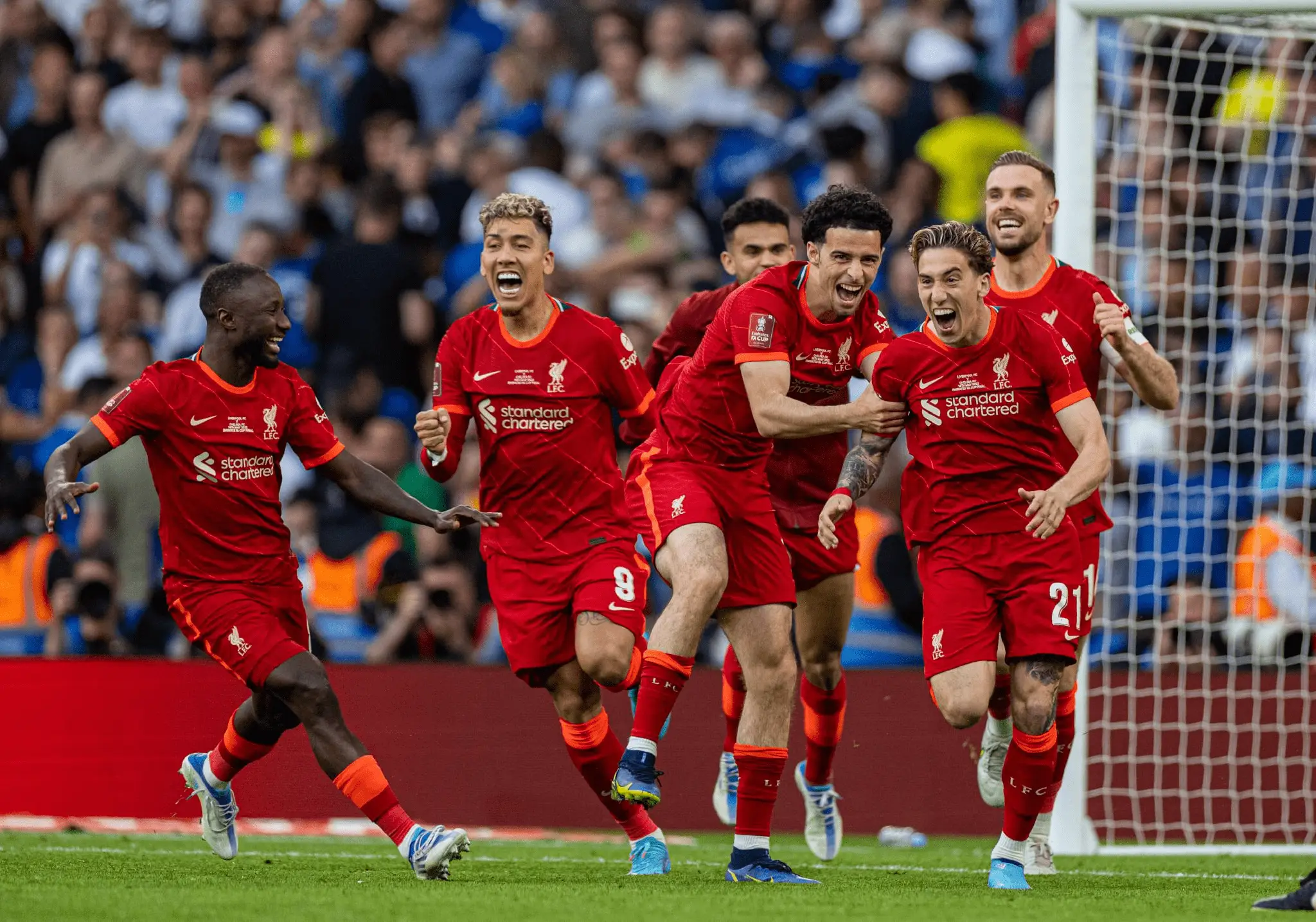 阿森纳欧冠征途：青春风暴下的荣耀与挑战