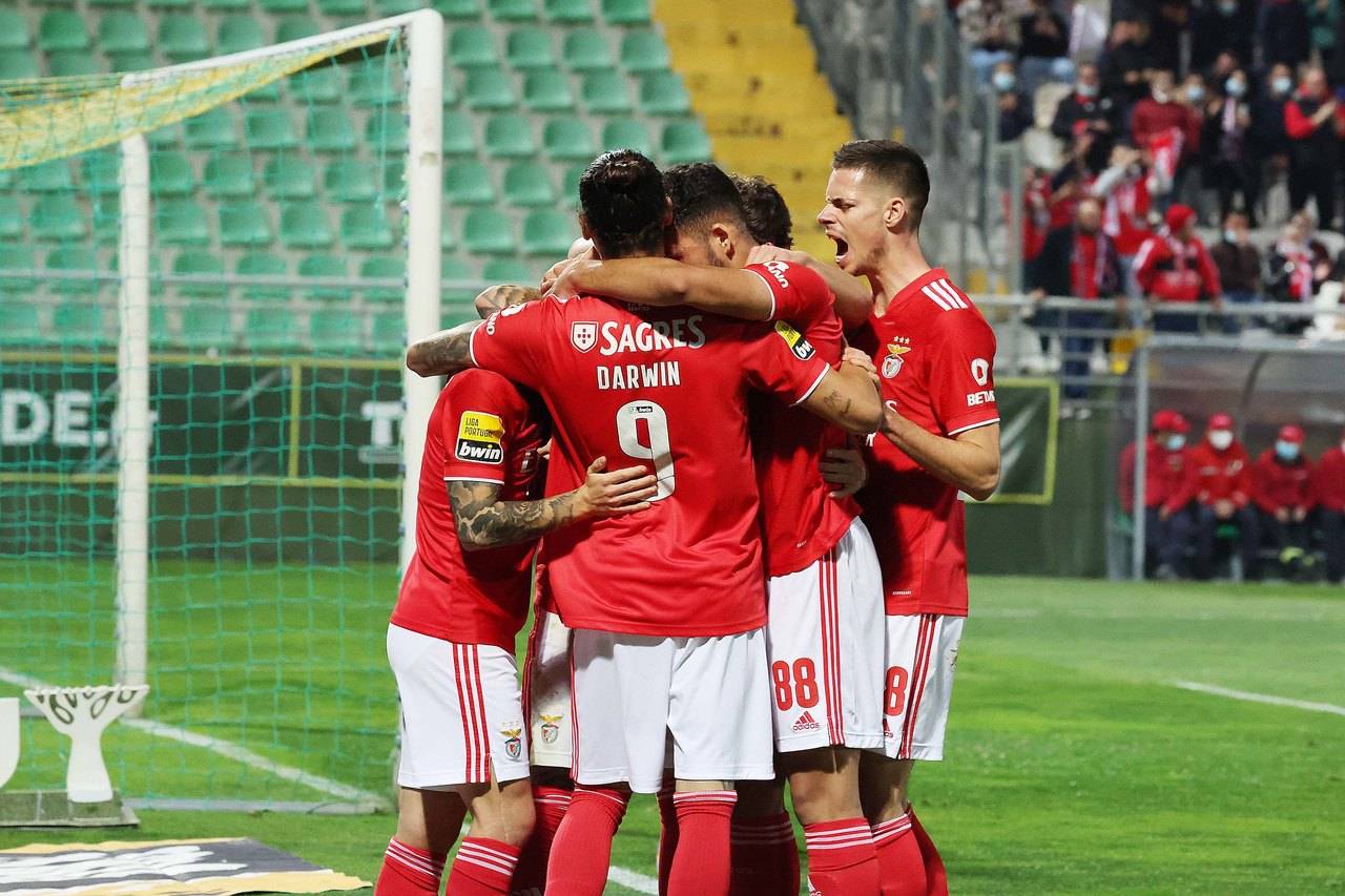 歐冠生死劫：阿賈克斯主場背水狙擊本菲卡