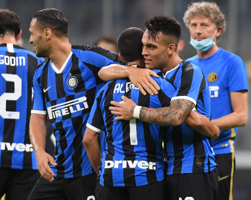 国米欧冠征途：<a href='/news/tag/1162947.html' style='color: blue;'>逆袭与荣耀交织的传奇</a>