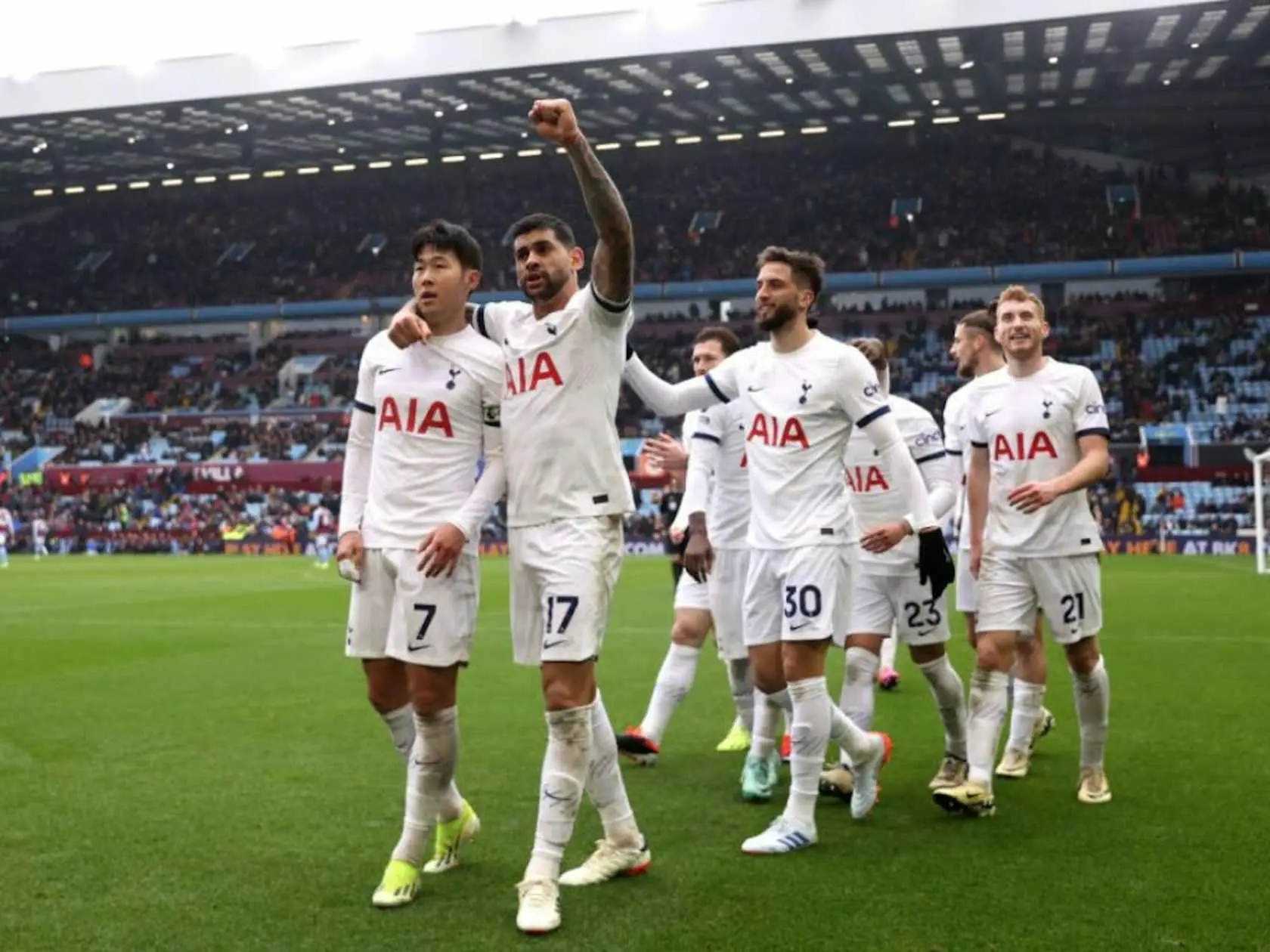 热刺欧冠：逆境中绽放的坚韧之花